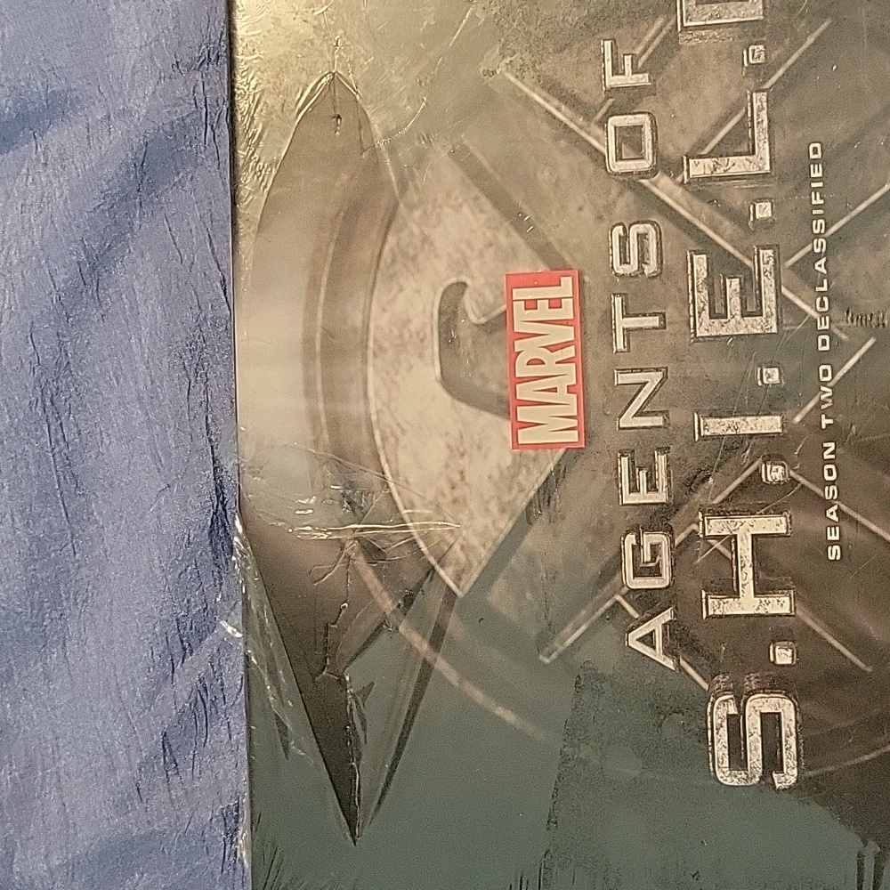 Agents of Sheild Season 2 Declassified Book - Picture 7 of 9